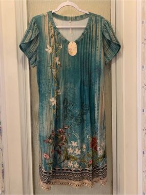 Amazon Ladies Large NWT Sage Green Flower Print with pockets